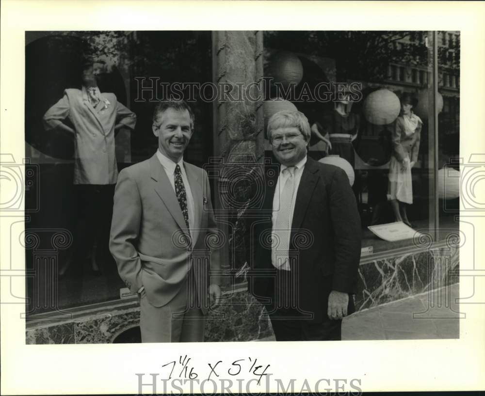 1989 Press Photo Andre Rubenstein &amp; Charles Peterson in Front of Godchaux Store