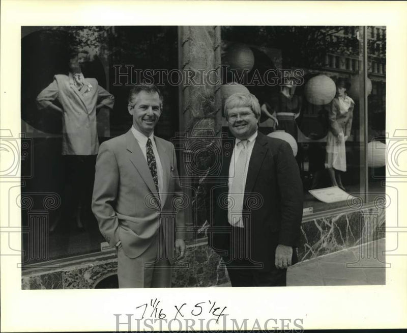 Load image into Gallery viewer, 1989 Press Photo Andre Rubenstein &amp; Charles Peterson in Front of Godchaux Store
