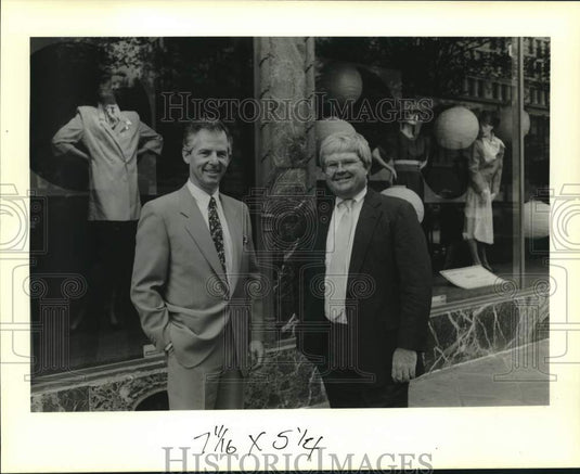 1989 Press Photo Andre Rubenstein & Charles Peterson in Front of Godchaux Store