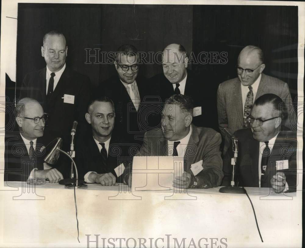 1960 Press Photo Humble Oil &amp; Refining Company, Esso Standard Division Officials- Historic Images