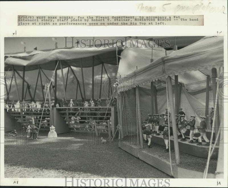 Load image into Gallery viewer, 1983 Press Photo Band plays under the Big Top at the Miniature Circus
