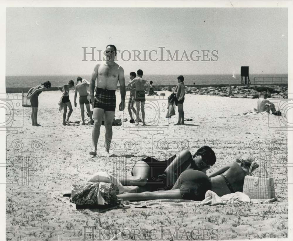 1967 Press Photo New Orleans Police Officer on Lakefront, New Orleans undercover- Historic Images