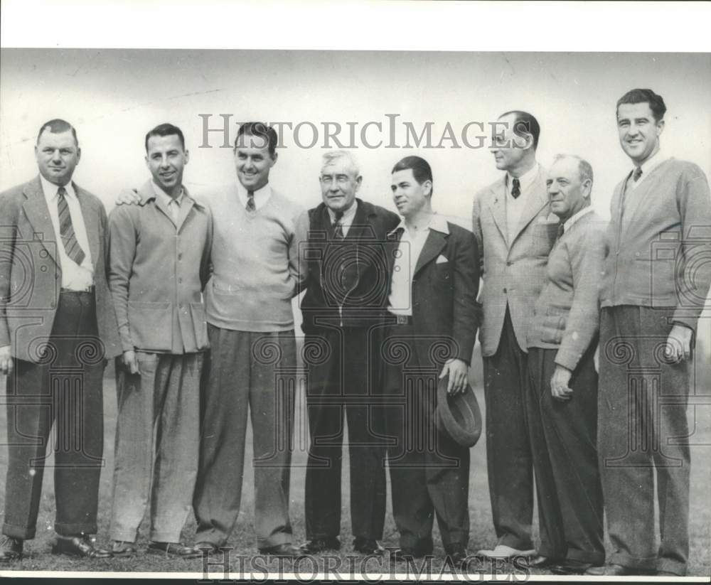 1935 Press Photo Long Line Of Pro Golfers Visiting New Orleans - noc20094- Historic Images