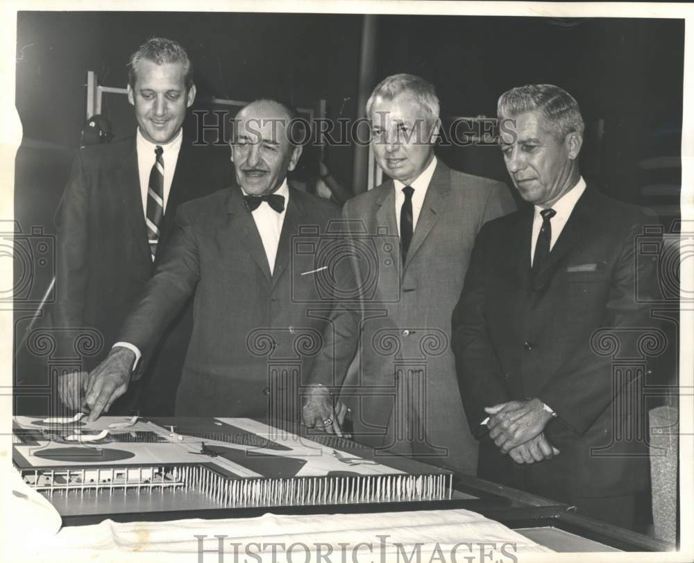 1967 Press Photo Aviation Hearing at City Hall with Councilman Petrie, guests- Historic Images