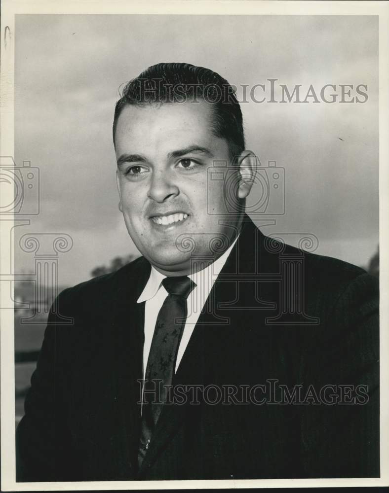 Press Photo Bill Resseguet, Jr., owner and trainer of race horses. - noc20443- Historic Images