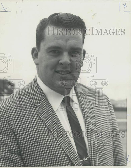 1966 Press Photo Thoroughbred trainer/owner William Resseguet at Fair Grounds- Historic Images