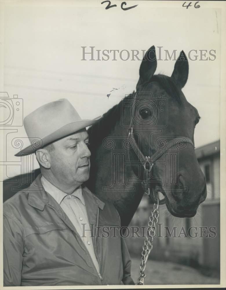 Press Photo Horse trainer/owner William Russeguet, Jr. at Fair Grounds- Historic Images