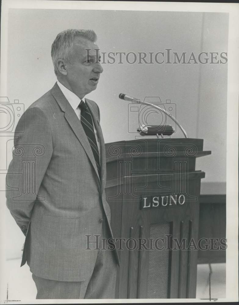 1969 Press Photo Mayoral Candidate John J. Petre at Louisiana State University- Historic Images