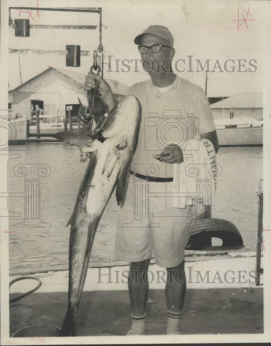 1972 Press Photo Sylvan Pendley exhibits 43 pound 8 ounce Cobia - noc20623- Historic Images