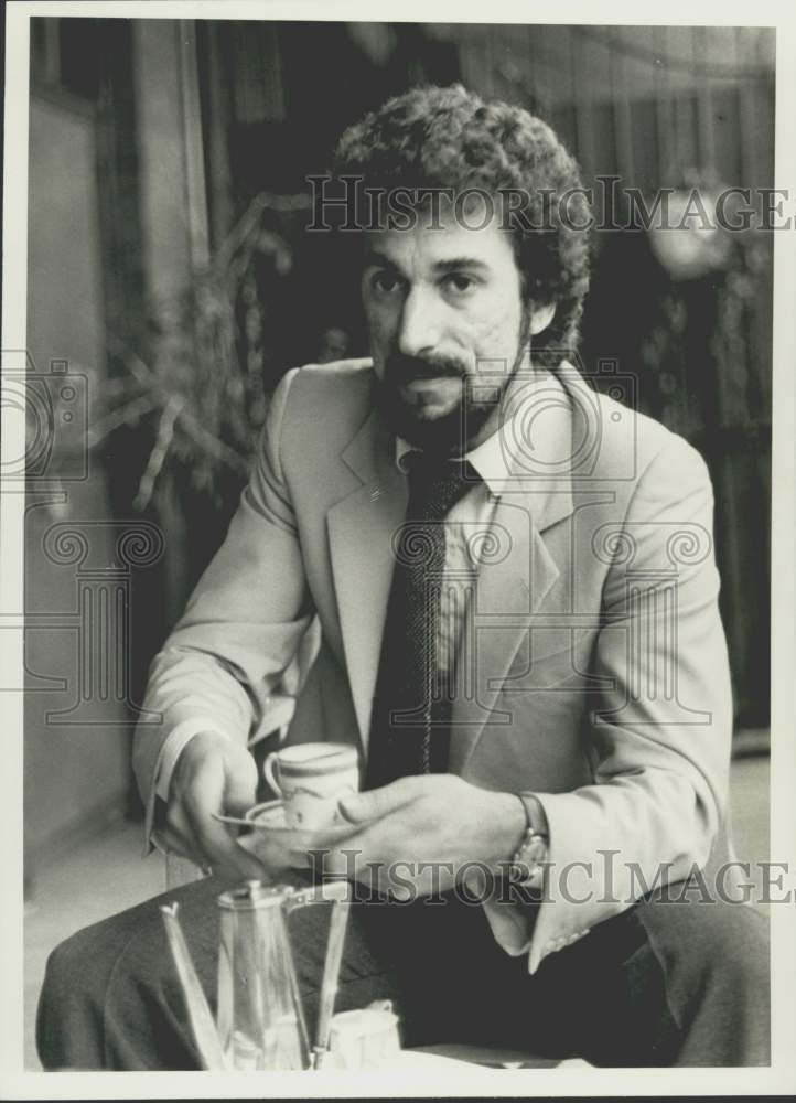 Load image into Gallery viewer, 1979 Press Photo National Endowment design arts program director Michael Pittas
