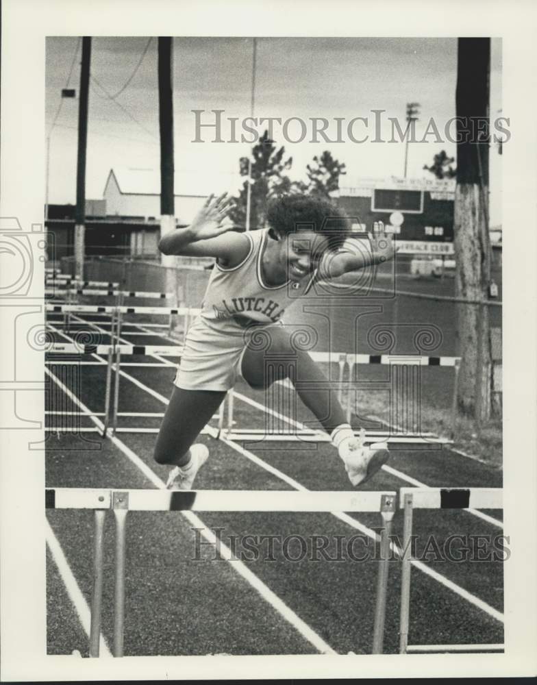 1985 Press Photo Mary Payne at Lutcher High School Track Meet. - noc20696- Historic Images