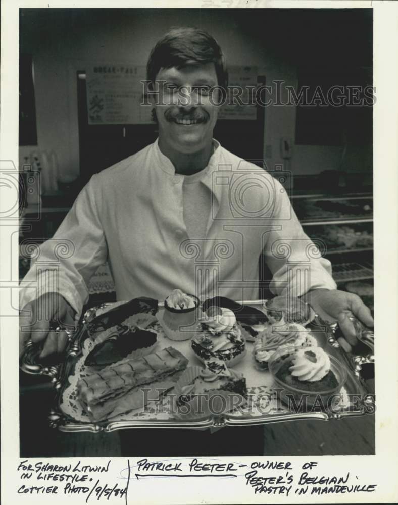 1984 Press Photo Patrick Peeter, Peeter&#39;s Belgian Pastry, Shows Choices of Goods
