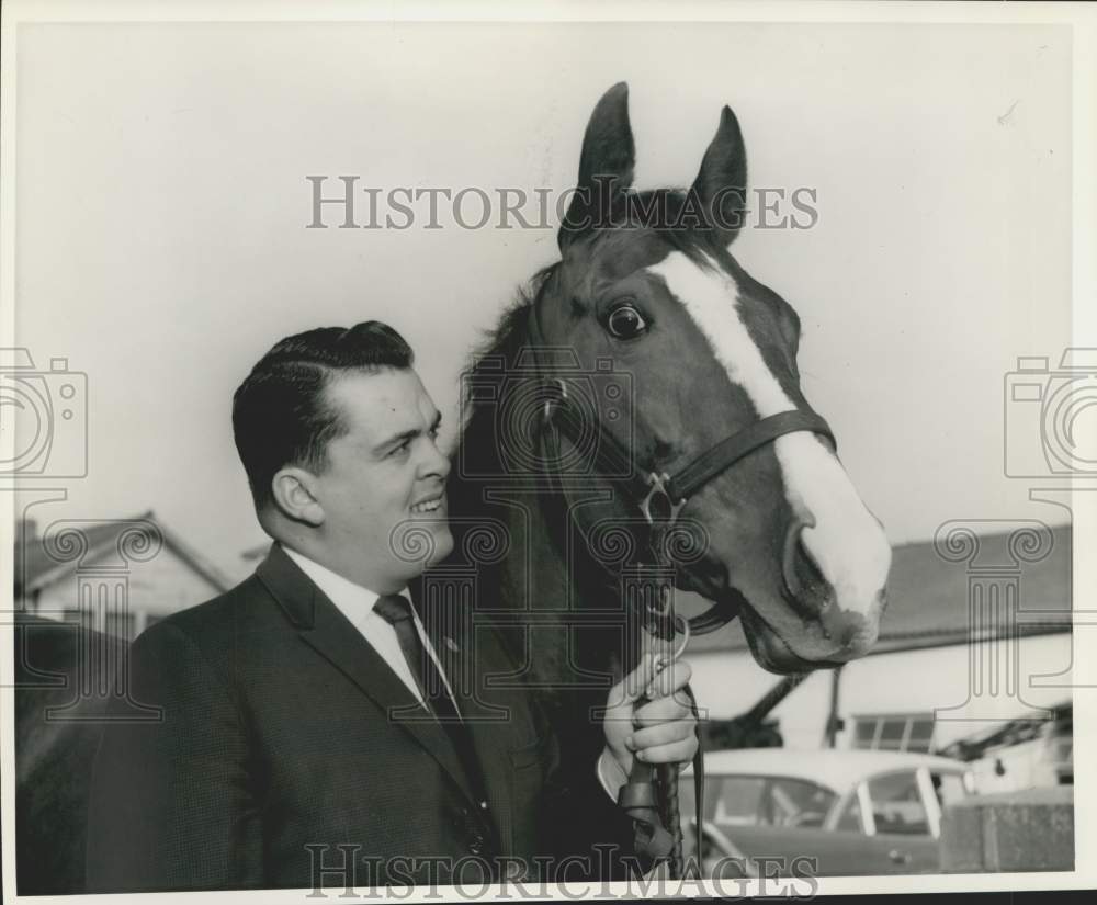 Press Photo Dormal Stable&#39;s Dormal with Bill Resseguet, Jr. - noc21065- Historic Images