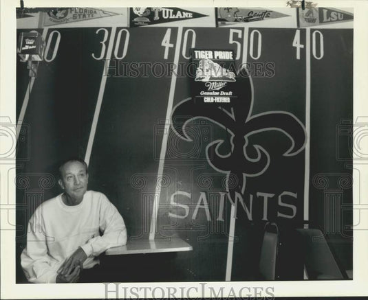 1989 Press Photo Nick Revon in "Coaches Corner" with football field wall.