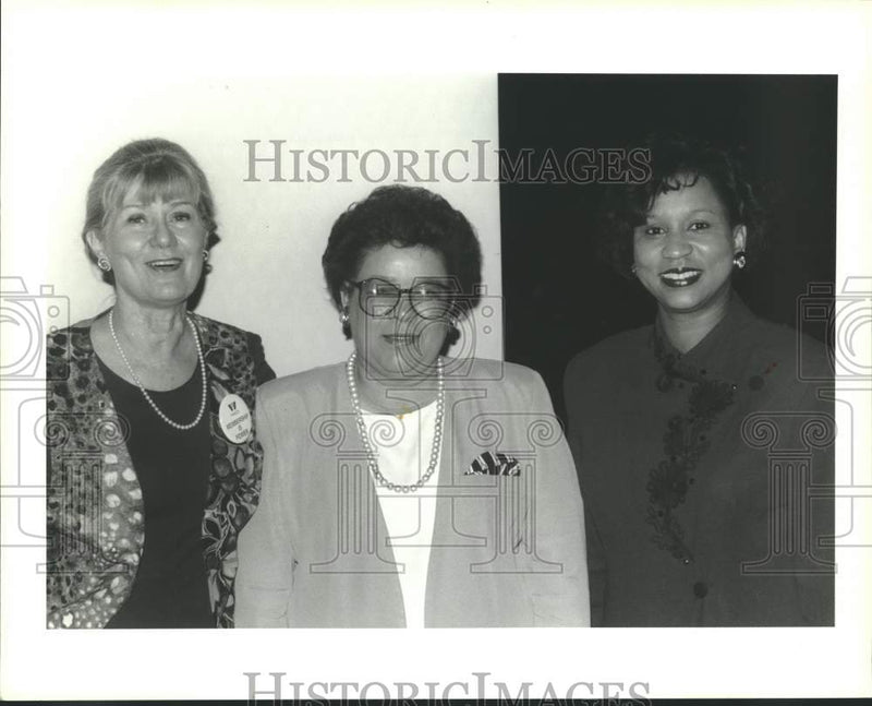 Load image into Gallery viewer, 1993 Press Photo YWCA lunch - Jane Stennett, Mary Beal, Frankie Pellerin
