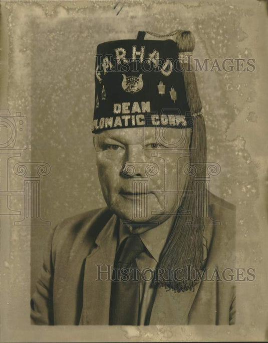 Press Photo Harold Porter of the Farhad Grotto - noc21699- Historic Images