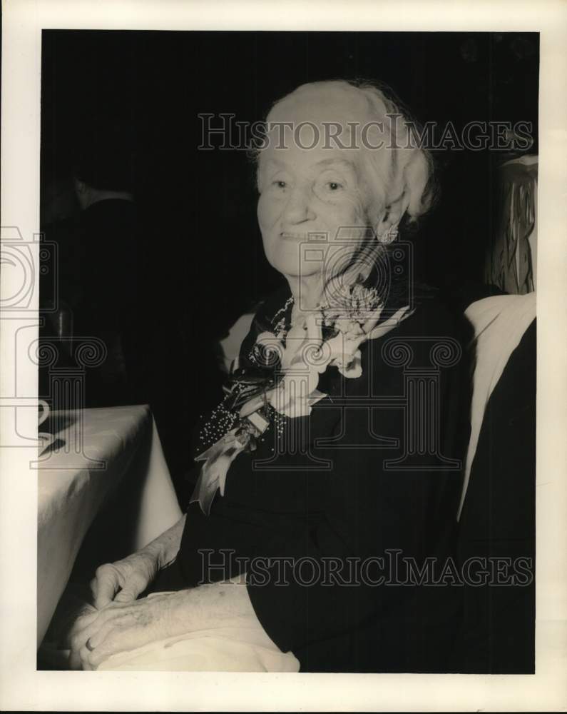 1950 Press Photo Mrs. W.S. Pratt attends Hibernian dinner - noc21787
