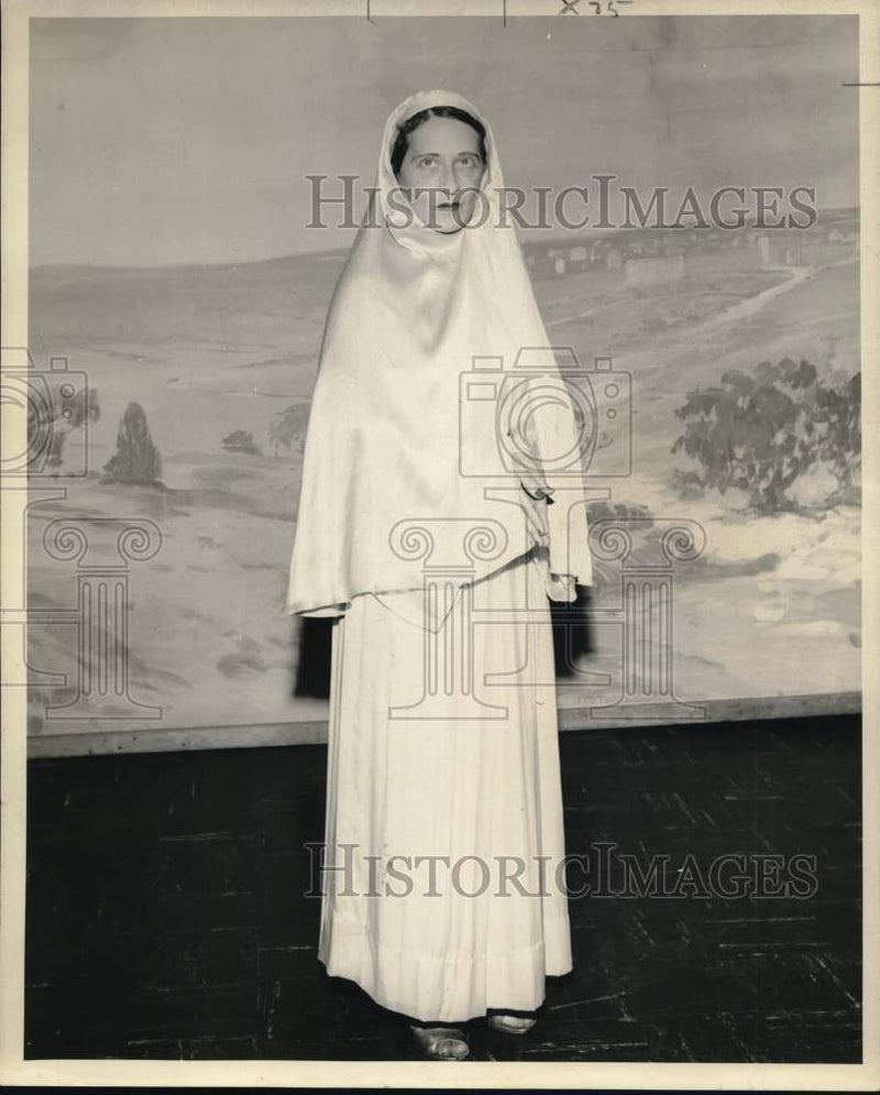 Load image into Gallery viewer, 1954 Press Photo Passion Play's Mrs. Jay Poche plays "Mary" in "The Nazarene"
