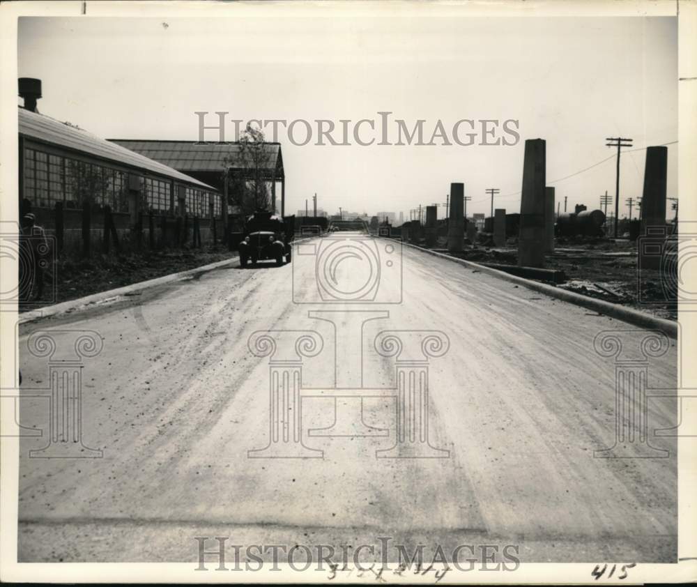 1952 Press Photo Construction of S. Broad Overpass pillars on Poydras Street