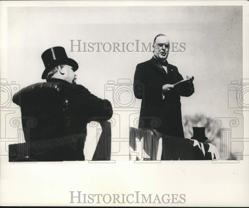 1897 Press Photo Former President Cleveland observes McKinley delivering speech