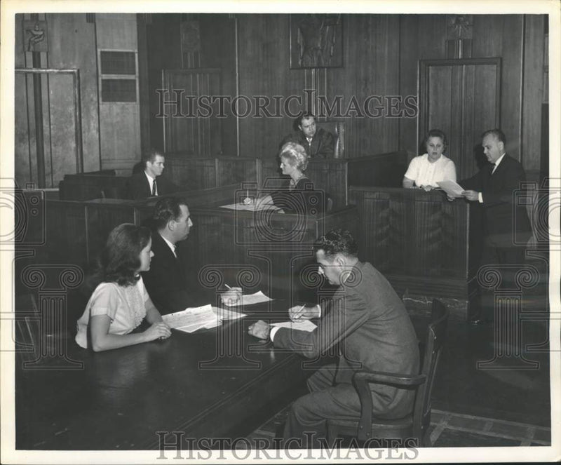 Load image into Gallery viewer, 1962 Press Photo Financier's secretary, lower left, on trial for murder.
