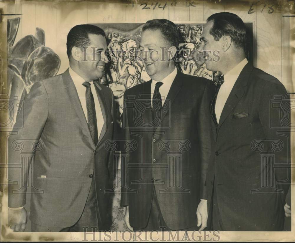 1968 Press Photo El Salvador Resources partners meet at International House.