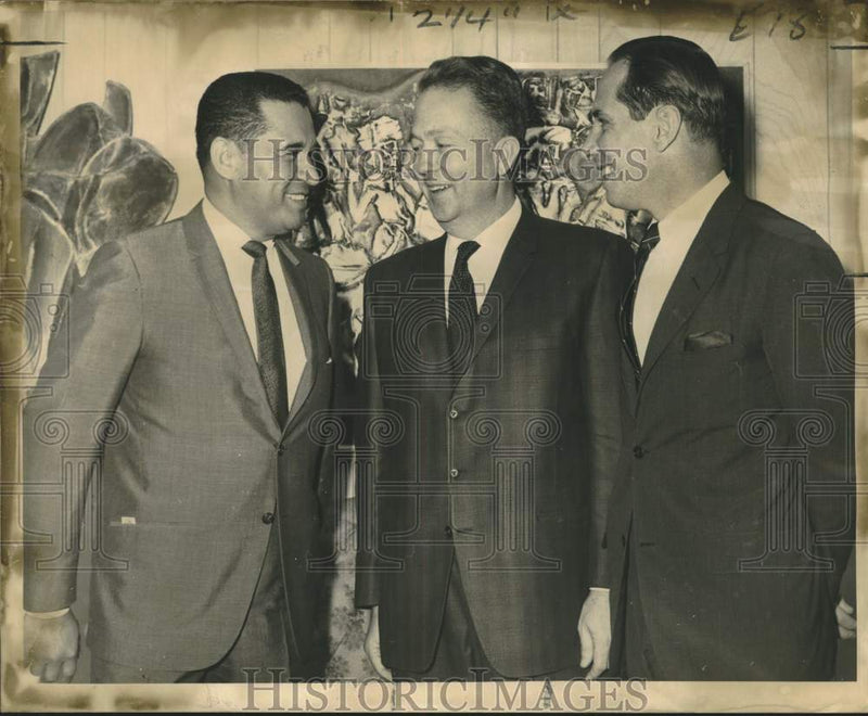 Load image into Gallery viewer, 1968 Press Photo El Salvador Resources partners meet at International House.
