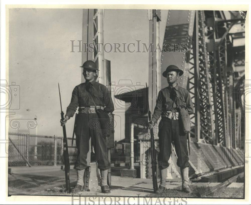 Load image into Gallery viewer, 1940 Press Photo Guards-St. Claude Avenue Bridge at Industrial Canal New Orleans
