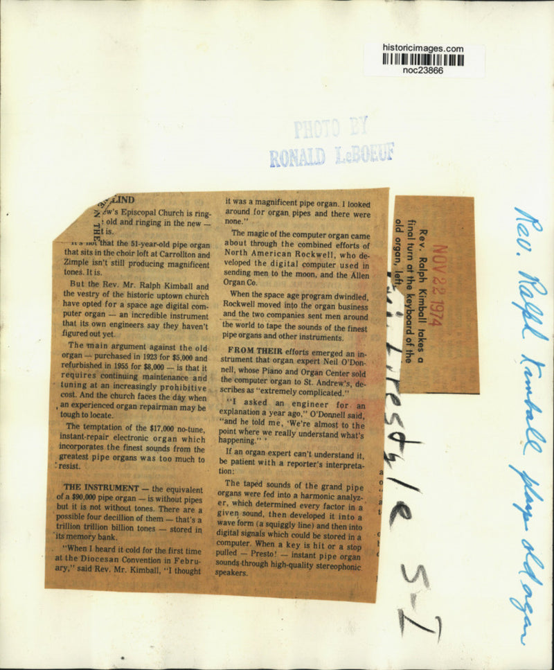 Load image into Gallery viewer, 1974 Press Photo Reverend Ralph Kimball at organ of New Orleans Episcopal Church
