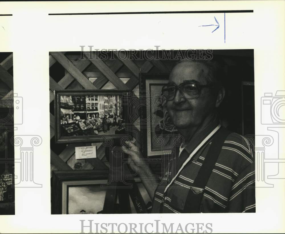 1990 Press Photo St. Bernard Art Guild winner Don Monroe for "Ribbon and Medal"- Historic Images