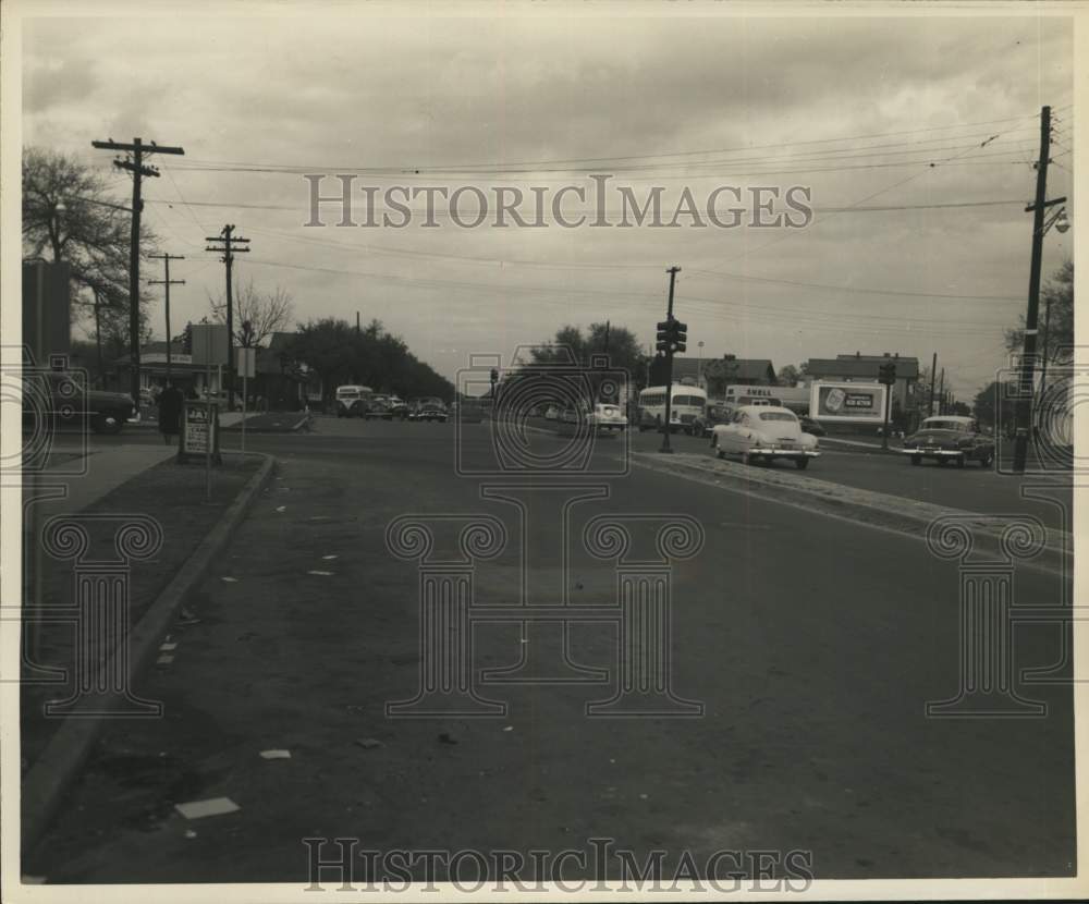 1952 Press Photo St. Bernard Avenue at Traffic Circle at Gentilly in Louisiana