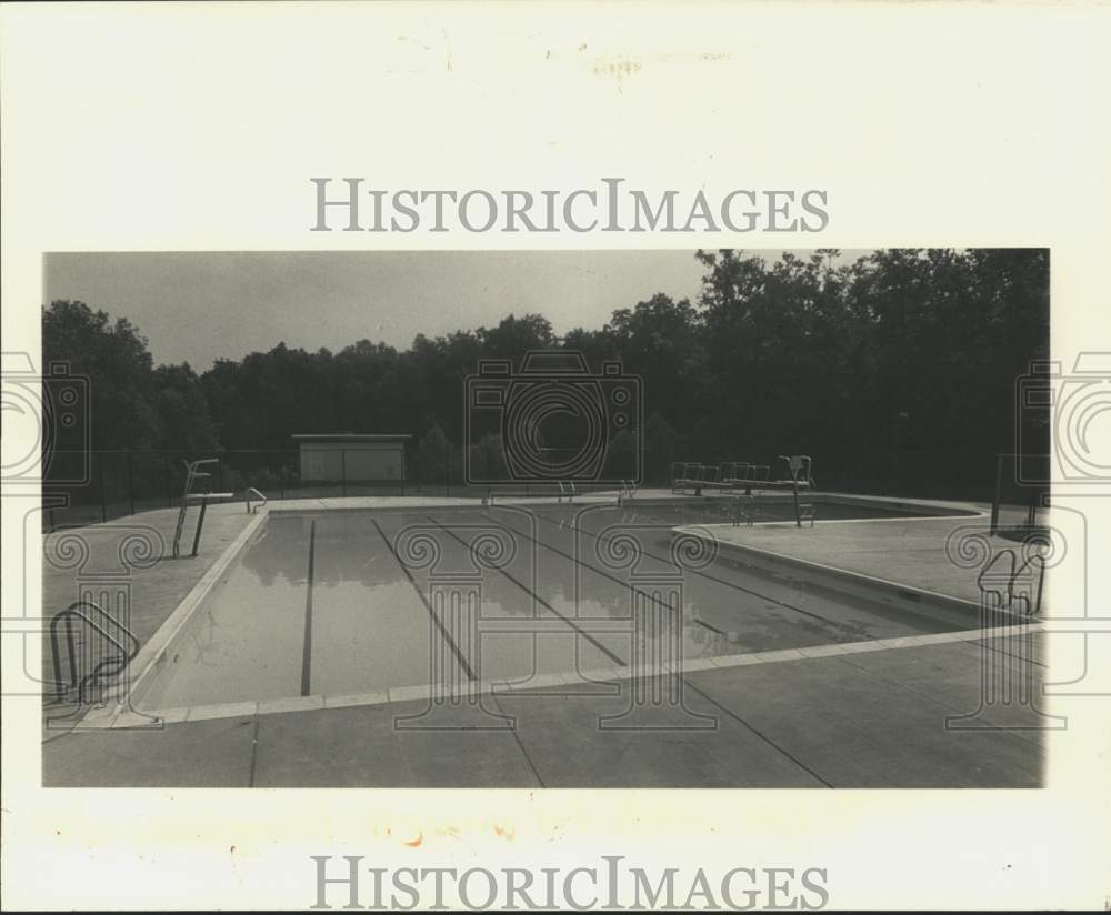 1984 Press Photo The St. Bernard State Park public swimming pool at its opening- Historic Images