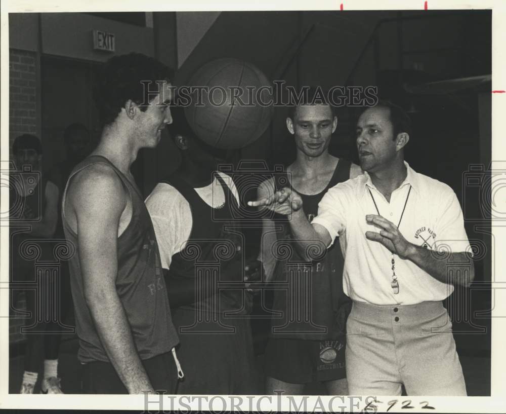 1983 Press Photo Coach Milton Rohm with Basketball Players - noc24253- Historic Images