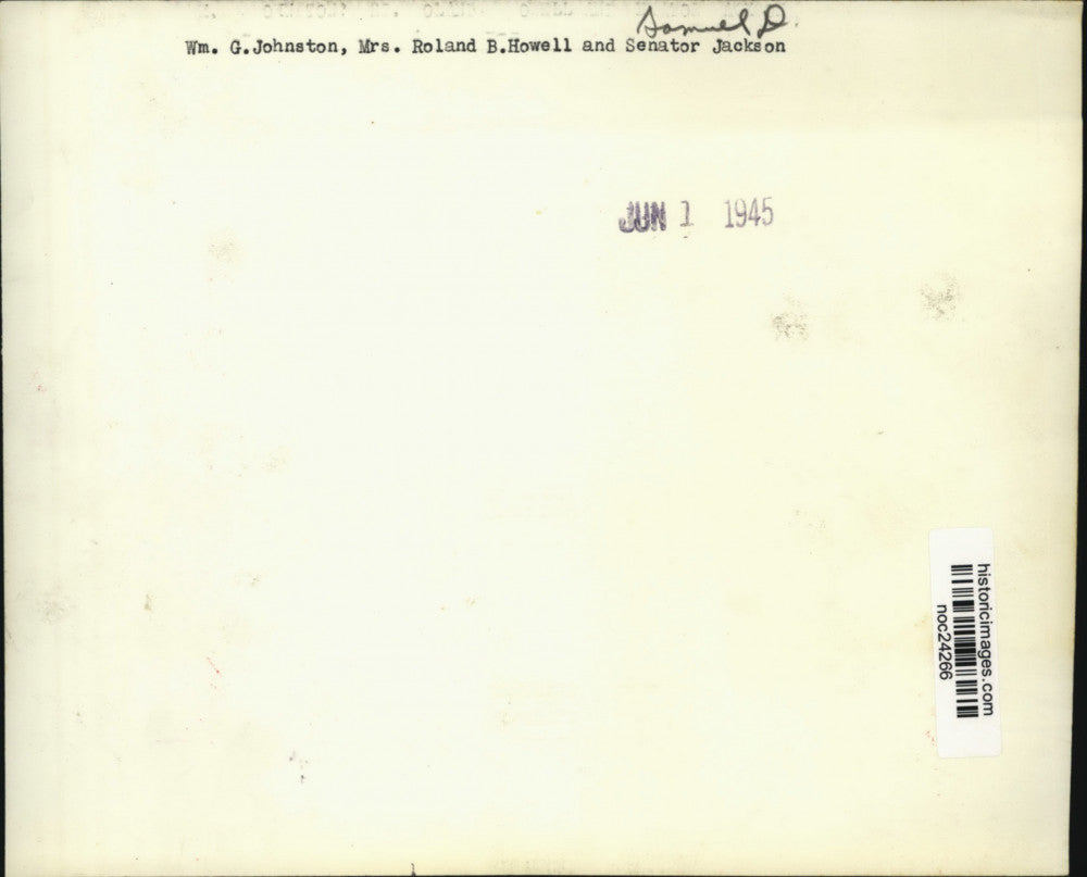 1945 Press Photo William Johnson, Mrs. Roland Howell and Senator Jackson confer