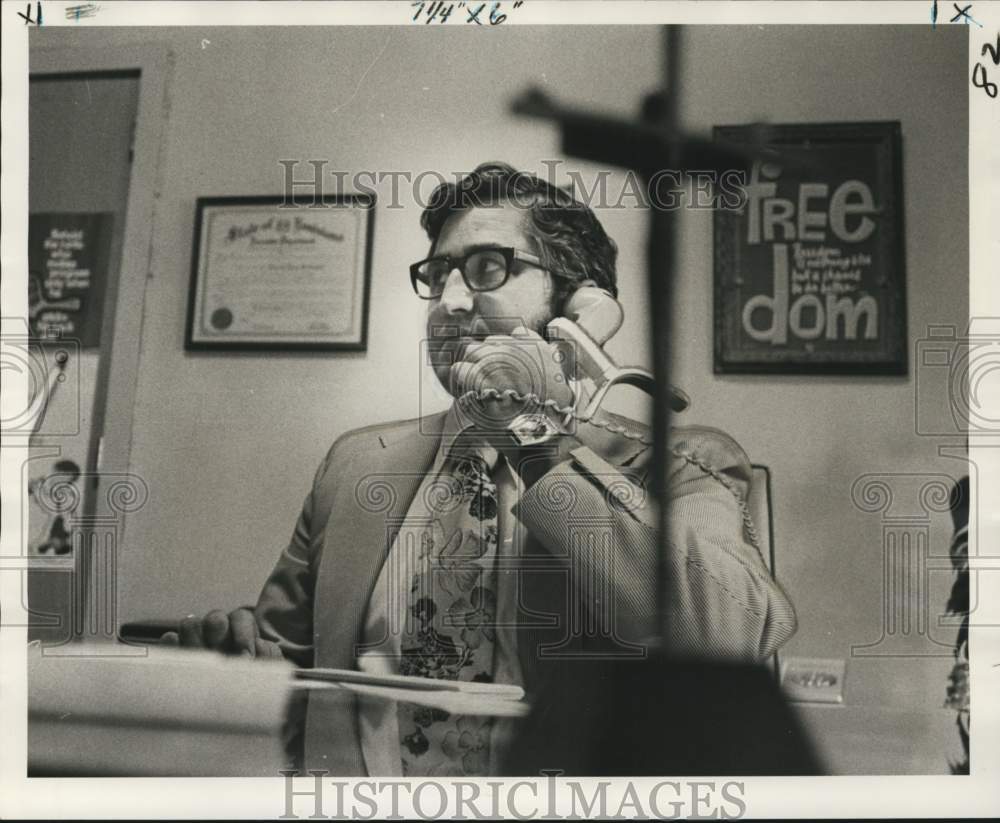 1975 Press Photo Brother Larry Sandstrom takes a phone call at Hope Haven