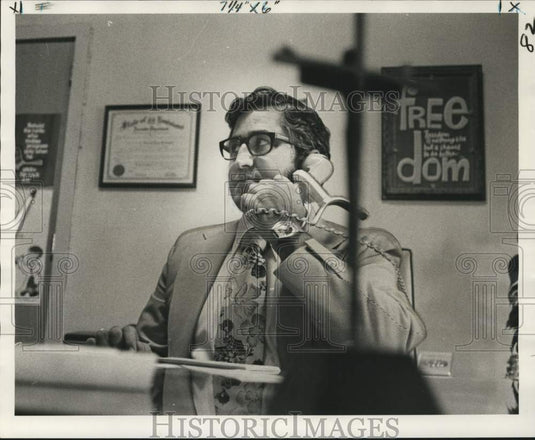 1975 Press Photo Brother Larry Sandstrom takes a phone call at Hope Haven