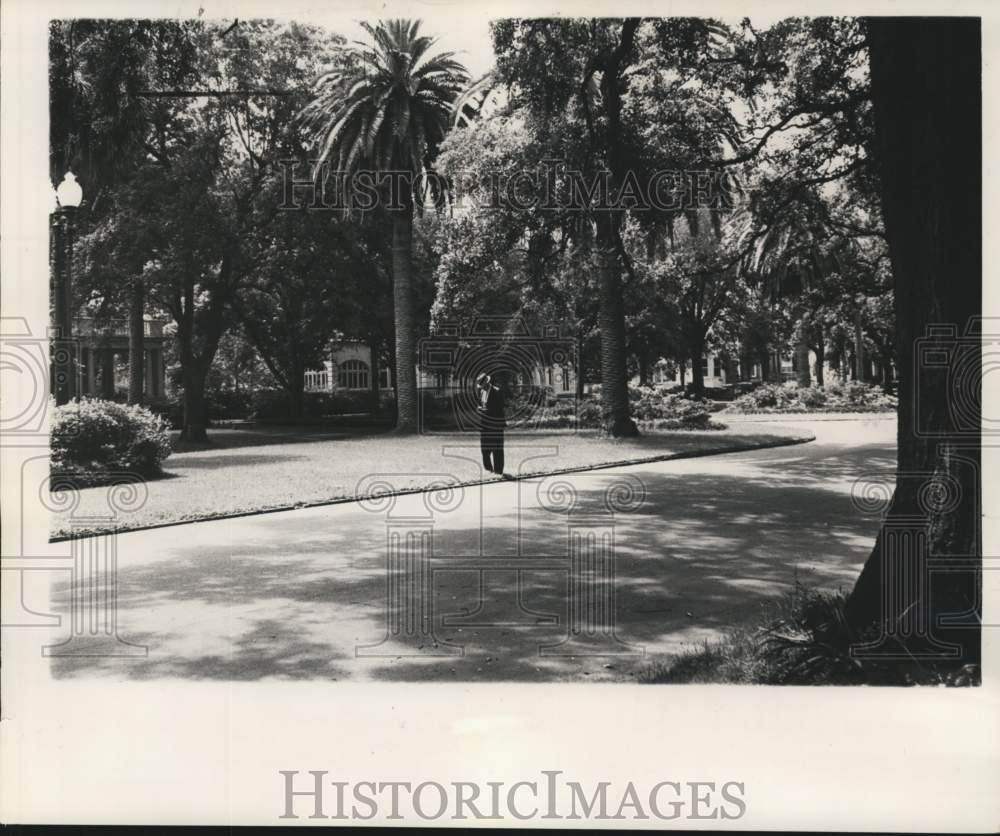 1961 Press Photo Gerald Kerr measures sound in New Orleans neighborhood.