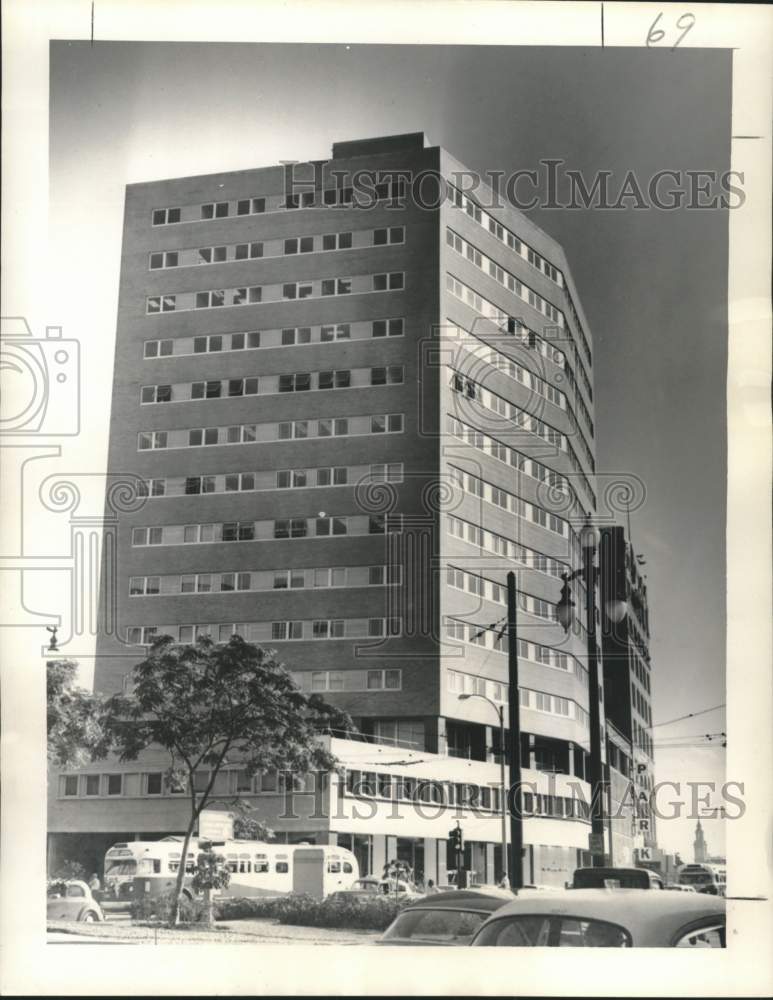 1957 Press Photo 14-Story Saratoga Building on Loyola in New Orleans - noc24868