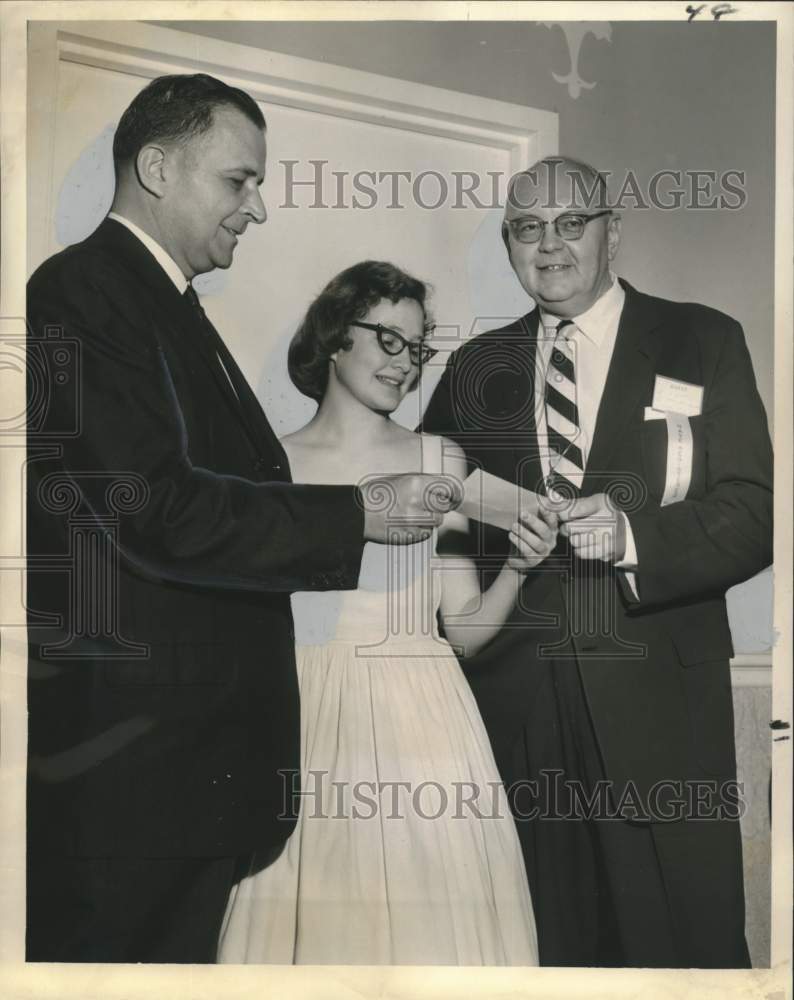 Load image into Gallery viewer, 1959 Press Photo Norma Jane Nice Gets Award From Chamber of Commerce Council
