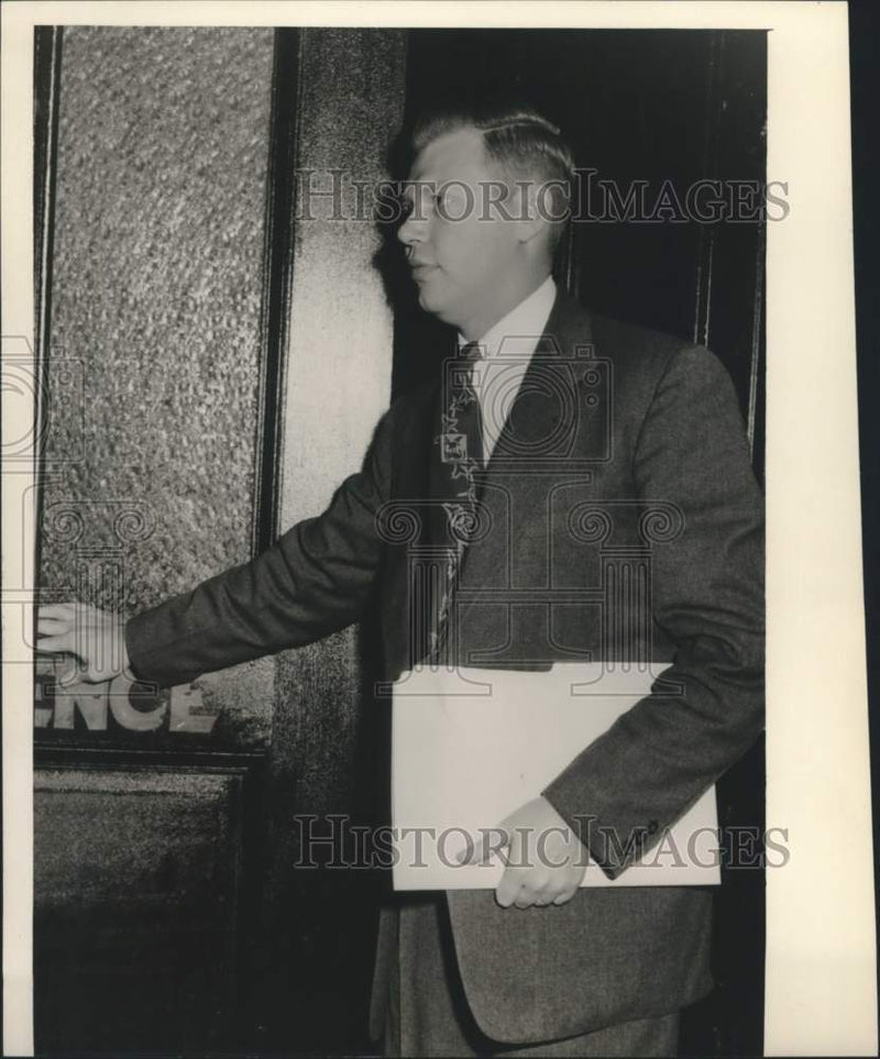 Load image into Gallery viewer, 1953 Press Photo Morey Sear, United States District Judge - noc24883
