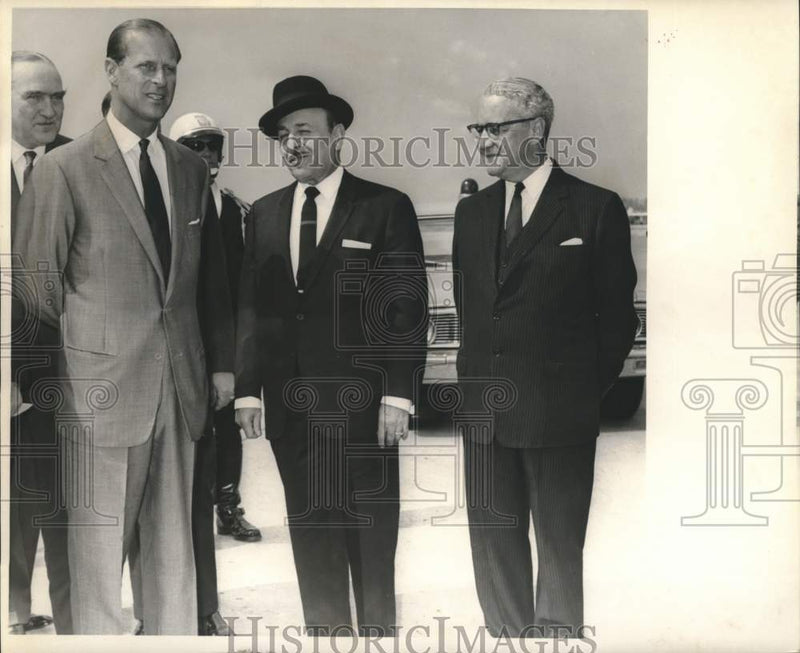 Load image into Gallery viewer, 1966 Press Photo Prince Philip and Phillip Schiro during visit in New Orleans
