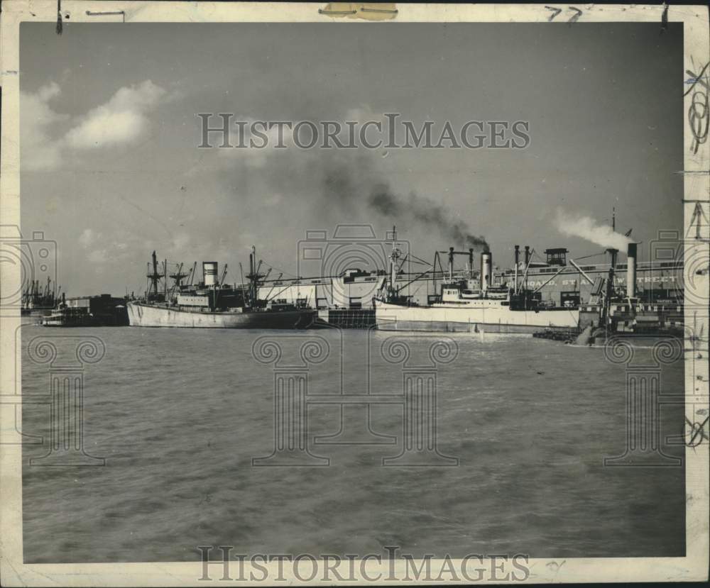 1947 Press Photo Ships at the Port of New Orleans Wharf - noc25277