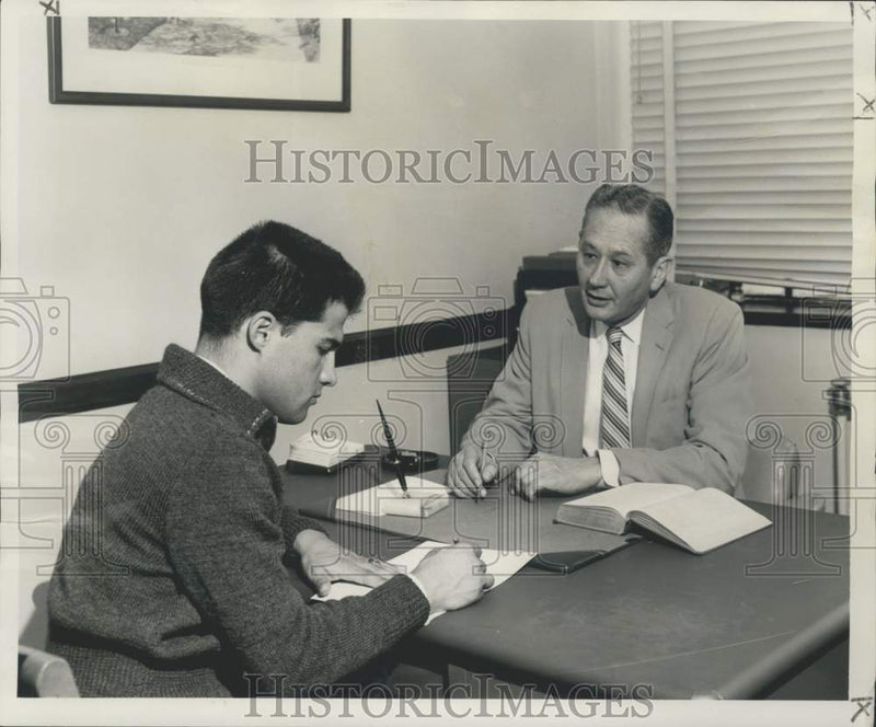 Load image into Gallery viewer, 1959 Press Photo Student with professor at Southeastern Louisiana college
