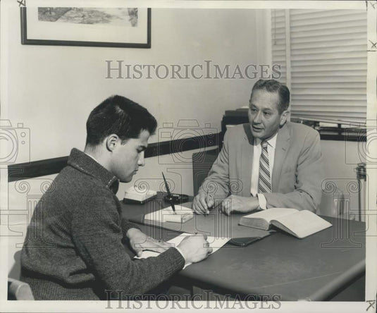 1959 Press Photo Student with professor at Southeastern Louisiana college