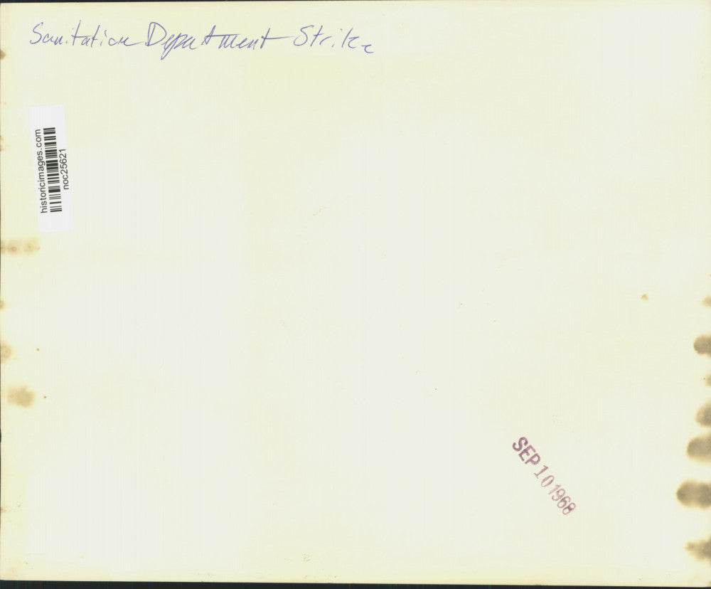 1968 Press Photo New Orleans garbage piles up due to Sanitation strike.