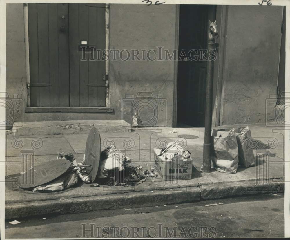 1966 Press Photo Garbage collects on Ursuline due to stolen garbage containers