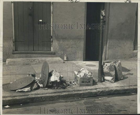 1966 Press Photo Garbage collects on Ursuline due to stolen garbage containers