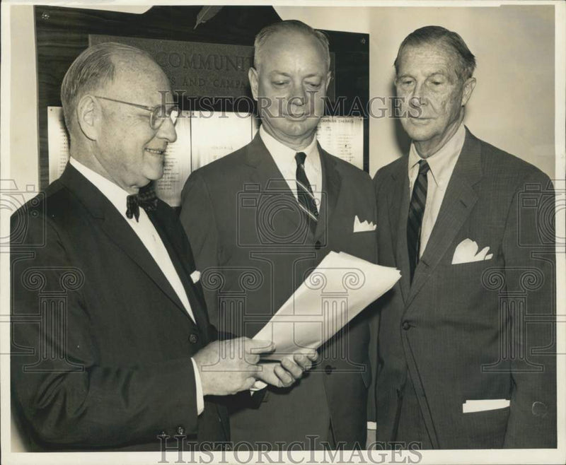 Load image into Gallery viewer, 1967 Press Photo Leon Cahn, Leon Sarpy and Edgar Bright at 211 Camp - noc25814
