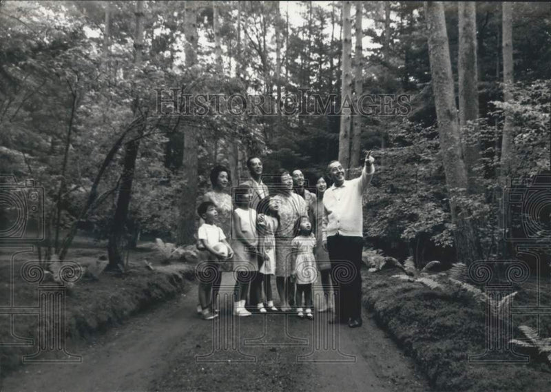 Load image into Gallery viewer, 1967 Press Photo Prime Minister Eisaku Sato and family at Sato home in Karuizawa
