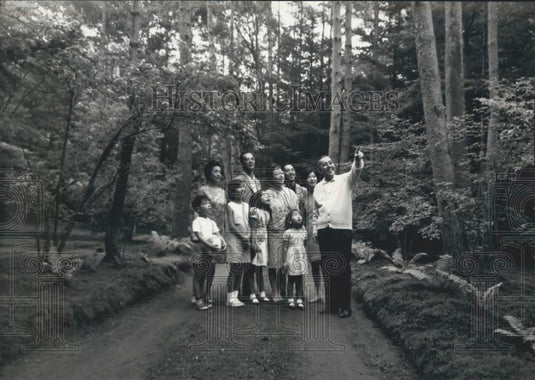 1967 Press Photo Prime Minister Eisaku Sato and family at Sato home in Karuizawa